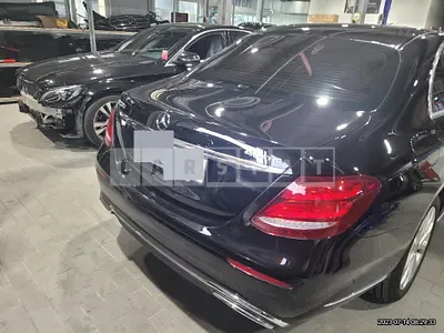 Photo 1 of 50: 2019 Mercedes-Benz E220 d 4Matic, VIN WDDZF0FB6KA676311 — Korean insurance auction