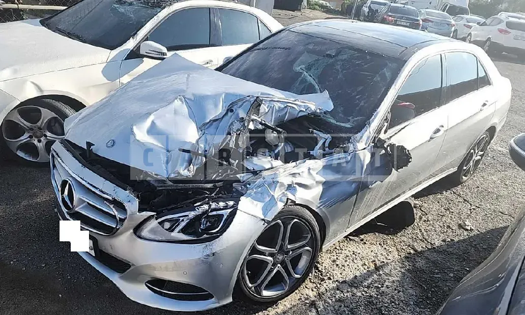Photo 2 of 16: 2015 Mercedes-Benz E250 BlueTec 4Matic, VIN WDDHF9HB8FB105996 — Korean insurance auction