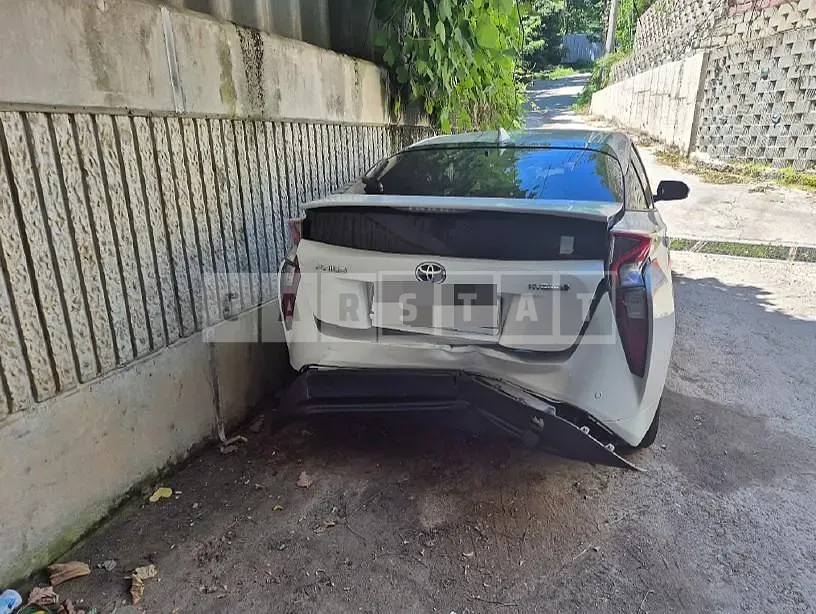 Photo 2 of 13: 2018 Toyota Prius — Korean insurance auction