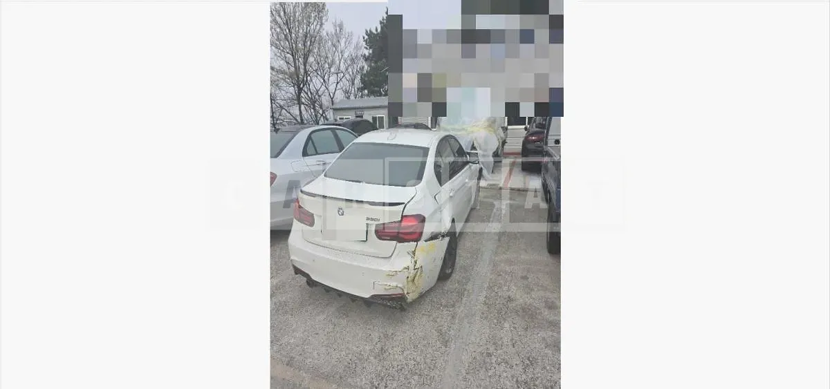 Photo 2 of 7: 2018 BMW 330i — Korean insurance auction