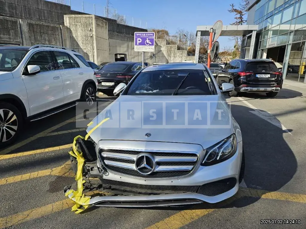 Photo 2 of 12: 2017 Mercedes-Benz E 200 — Korean insurance auction