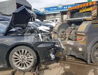 Photo 2 of 12: 2019 Kia K5, VIN KNAGU411BKA262071 — Korean insurance auction