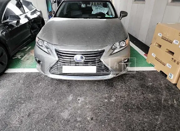 Photo 2 of 45: 2017 Lexus ES300h, VIN JTHBW1GG7H2161721 — Korean insurance auction