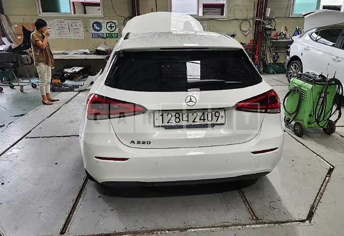 Photo 2 of 8: 2019 Mercedes-Benz A220, VIN WDD3F4EB2KJ071555 — Korean insurance auction