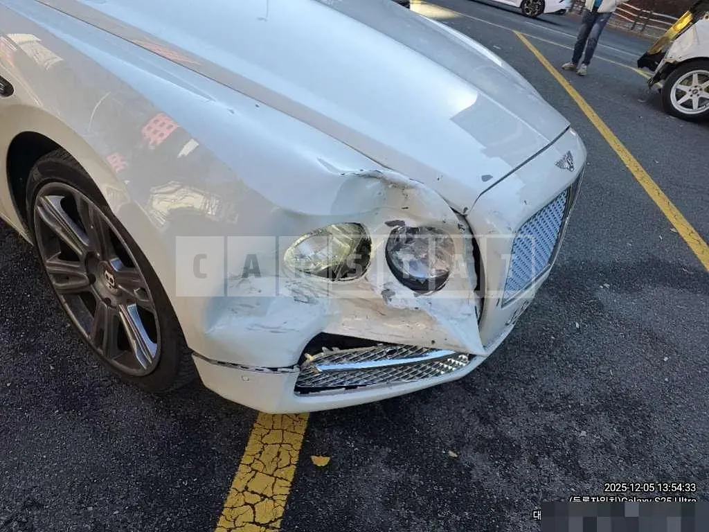 Photo 2 of 10: 2015 Bentley Flying Spur V8 — Korean insurance auction