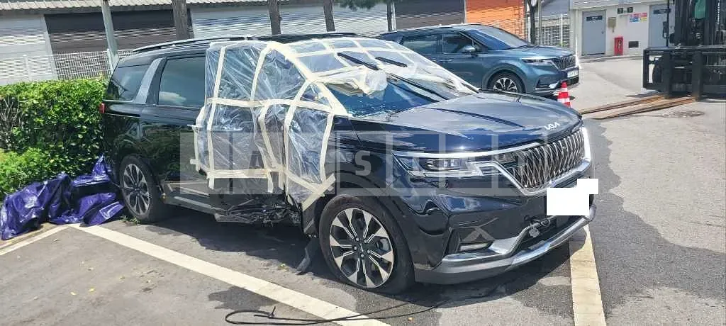Photo 2 of 15: 2023 Kia Carnival — Korean insurance auction