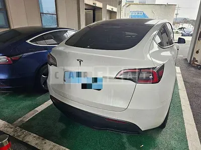 Photo 1 of 12: 2023 Tesla Model Y RWD, VIN LRWYGCFS8RC206099 — Korean insurance auction