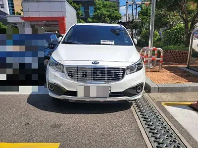 Photo 1 of 14: 2016 Kia Carnival 9 Seater — Korean insurance auction