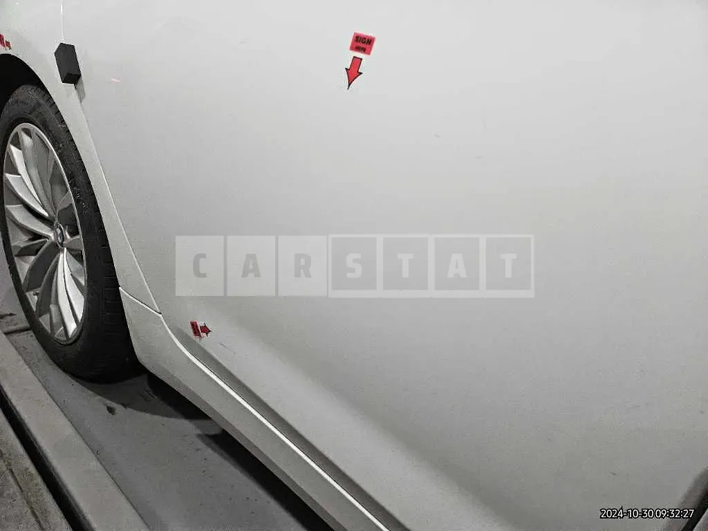 Photo 2 of 19: 2018 BMW 530i, VIN WBAJD3103JWC98924 — Korean insurance auction