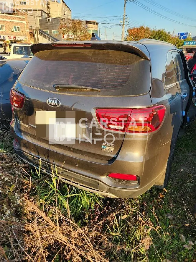 Photo 2 of 18: 2017 Kia Sorento 2.2 — Korean insurance auction