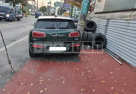 Photo 2 of 13: 2019 MINI Cooper Clubman, VIN WMWLN5108K2H75597 — Korean insurance auction