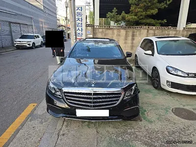 Photo 1 of 50: 2019 Mercedes-Benz E300 — Korean insurance auction