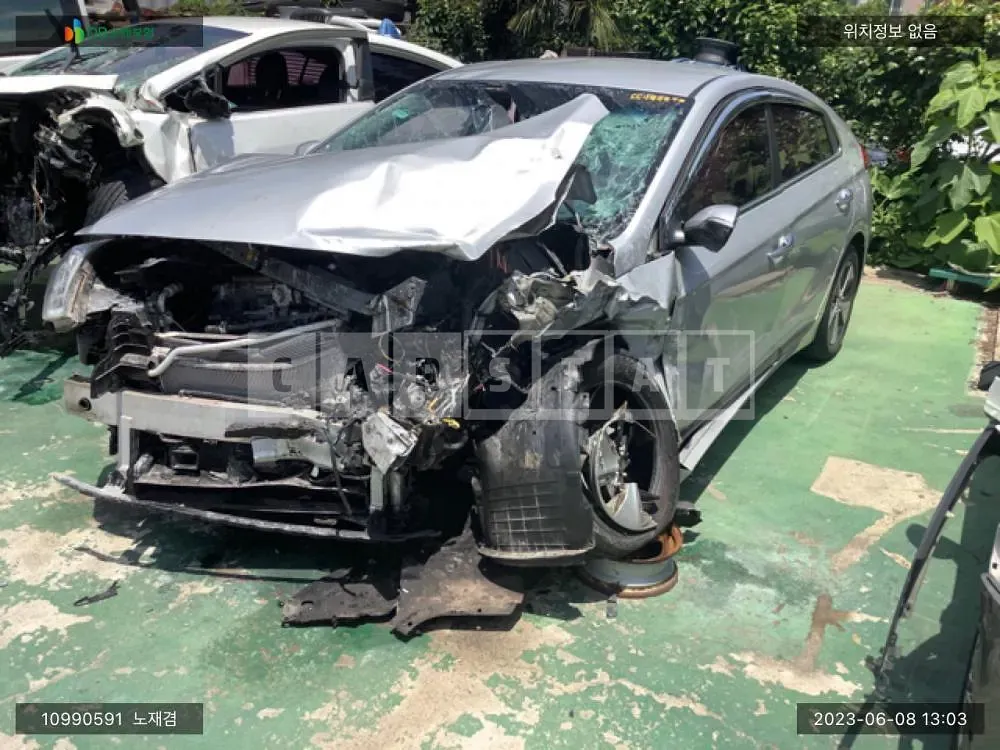 Photo 2 of 18: 2017 Hyundai IONIQ Electric, VIN KMHC051HFJU013063 — Korean insurance auction