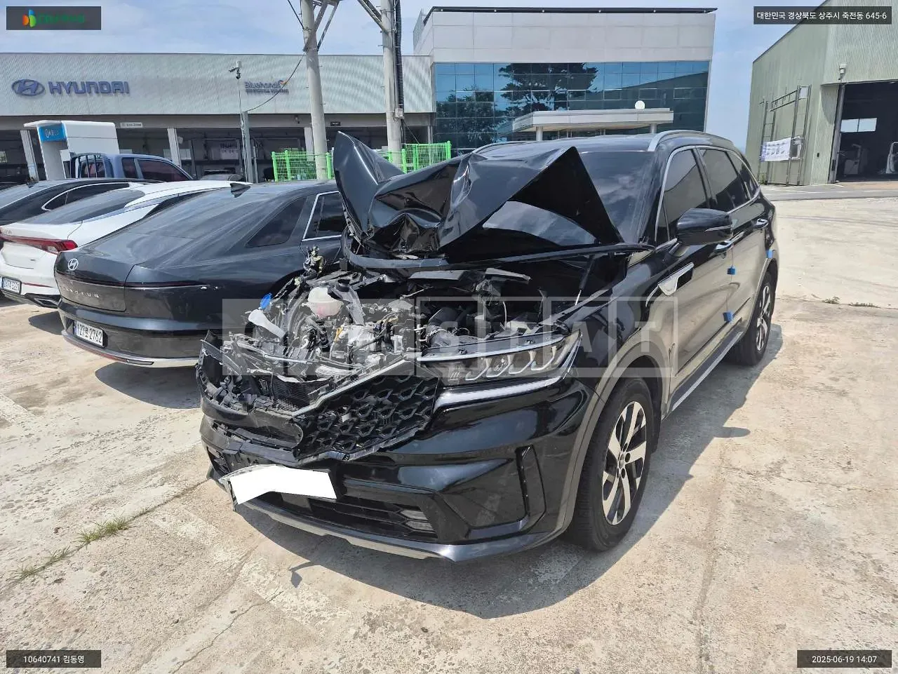 Photo 2 of 12: 2020 Kia Sorento, VIN KNARH81BGMA067411 — Korean insurance auction