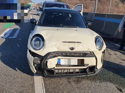 Photo 1 of 5: 2021 MINI Cooper S Five-Door, VIN WMW61DK07N2R69041 — Korean insurance auction