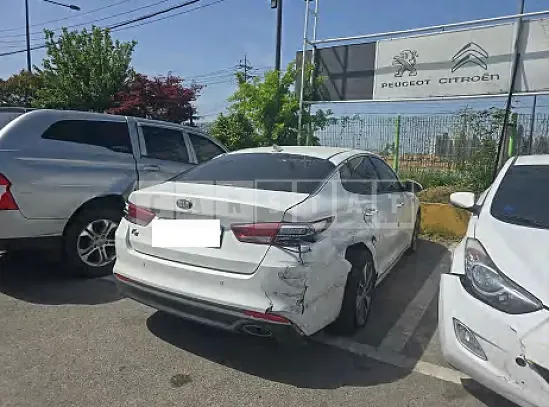 Photo 2 of 11: 2017 Kia K5 — Korean insurance auction