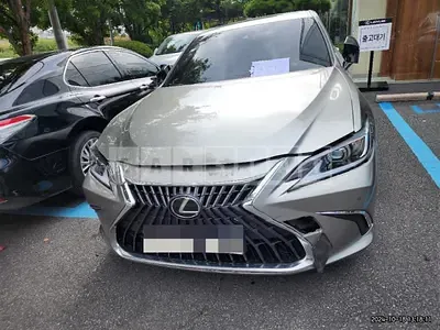 Photo 1 of 43: 2023 Lexus ES300h — Korean insurance auction
