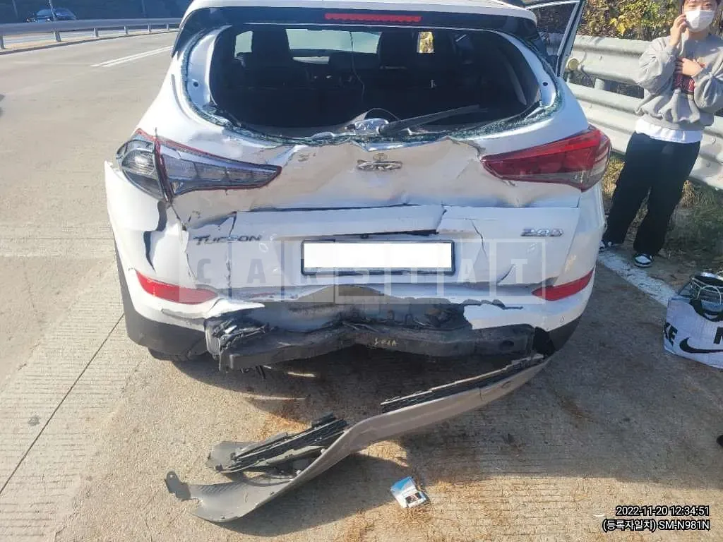 Photo 2 of 5: 2018 Hyundai Tucson, VIN KMHJ281ABJU677500 — Korean insurance auction