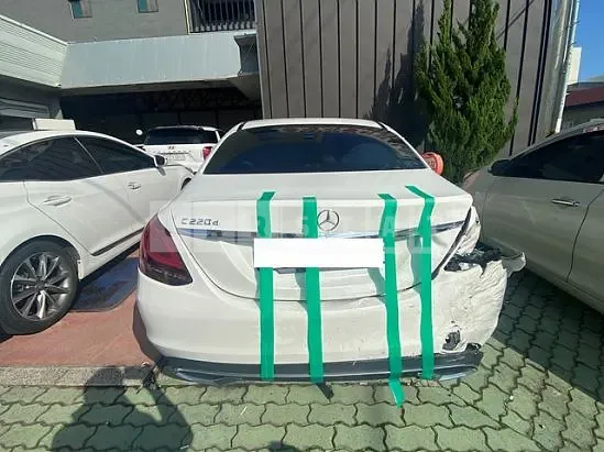 Photo 2 of 10: 2019 Mercedes-Benz C 220d — Korean insurance auction