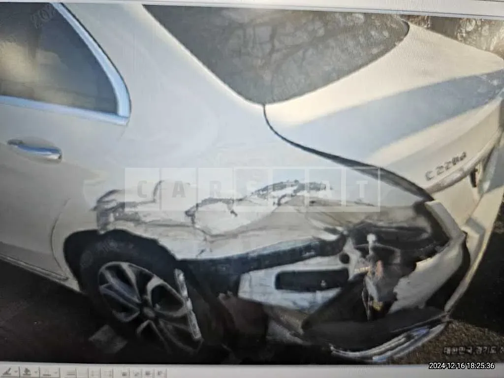 Photo 2 of 9: 2016 Mercedes-Benz C 220d — Korean insurance auction