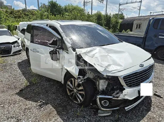 Photo 2 of 13: 2017 Kia Carnival Limousine — Korean insurance auction