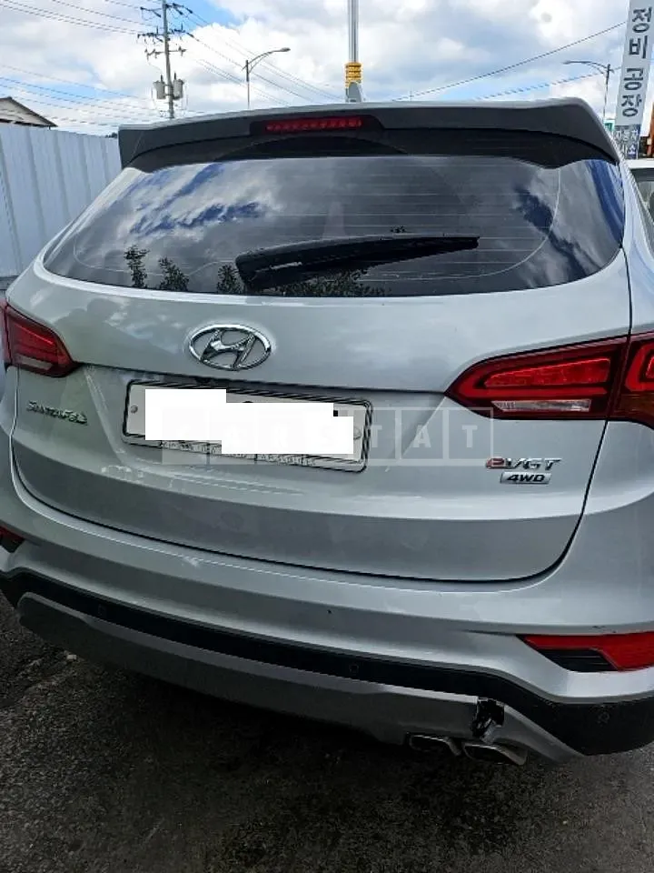 Photo 2 of 9: 2016 Hyundai Santa Fe, VIN KMHSW81UDGU531308 — Korean insurance auction