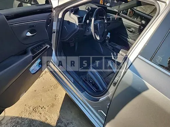 Photo 2 of 17: 2019 Lexus ES300h, VIN JTHB21B10K2023301 — Korean insurance auction