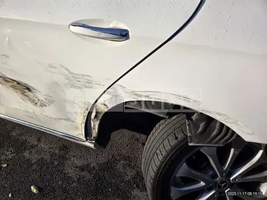 Photo 2 of 17: 2019 Mercedes-Benz E220 d, VIN WDDZF0EB6KA621455 — Korean insurance auction