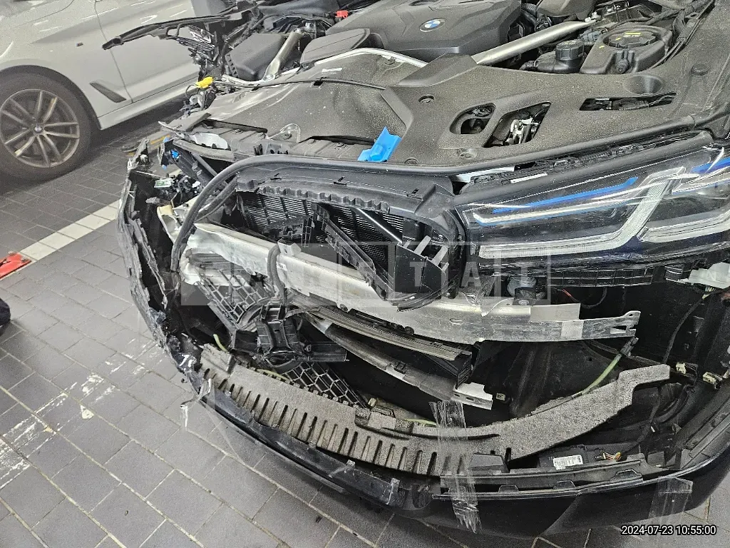 Photo 2 of 16: 2023 BMW 530i xDrive — Korean insurance auction