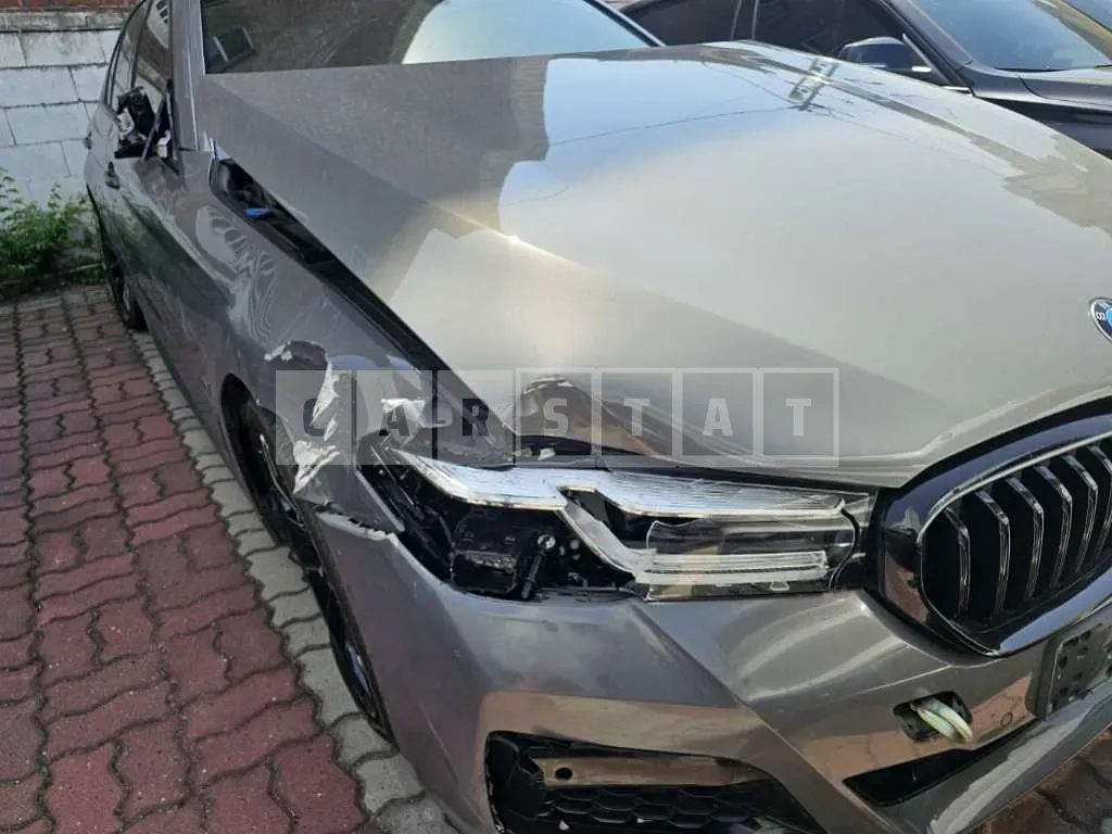 Photo 2 of 18: 2022 BMW 523d — Korean insurance auction