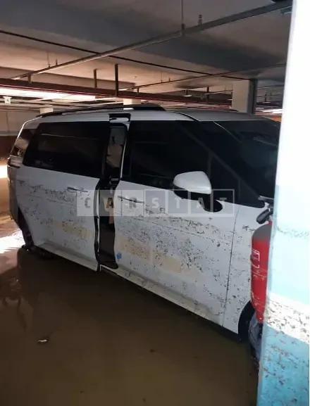 Photo 2 of 13: 2022 Kia Carnival, VIN KNANE81BBPS230361 — Korean insurance auction