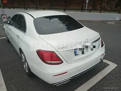 Photo 1 of 33: 2018 Mercedes-Benz E200 — Korean insurance auction