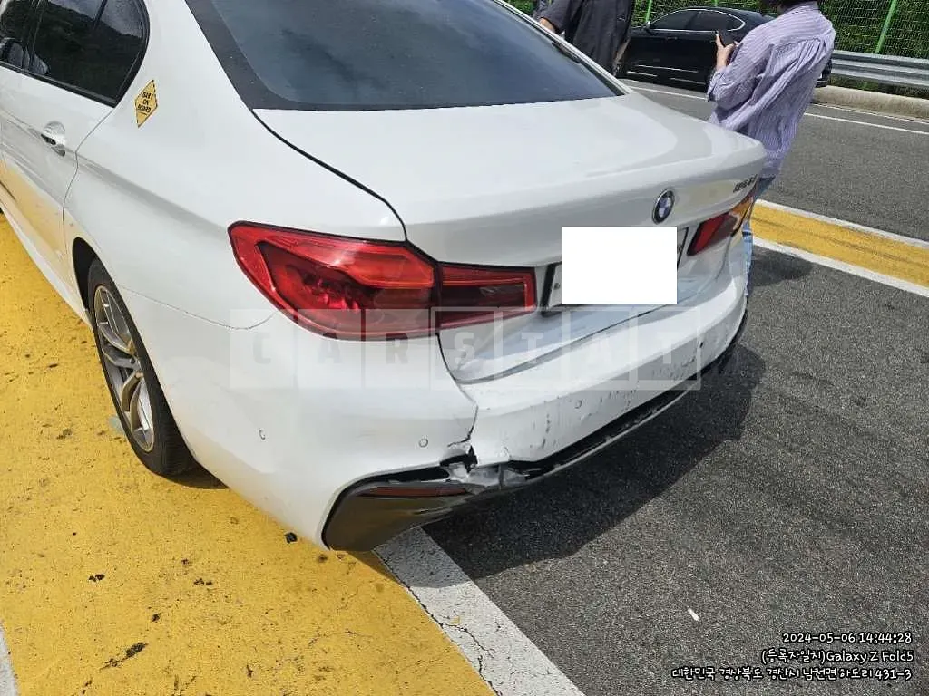 Photo 2 of 25: 2017 BMW 520d — Korean insurance auction