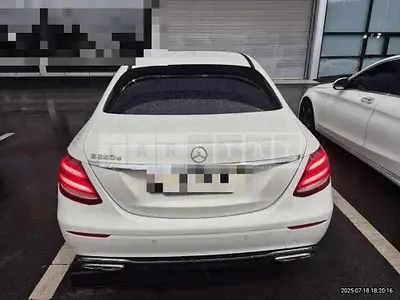 Photo 1 of 15: 2016 Mercedes-Benz E220 d — Korean insurance auction