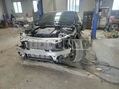 Photo 1 of 43: 2019 Mercedes-Benz E300 e, VIN WDDZF5DB2KA673454 — Korean insurance auction