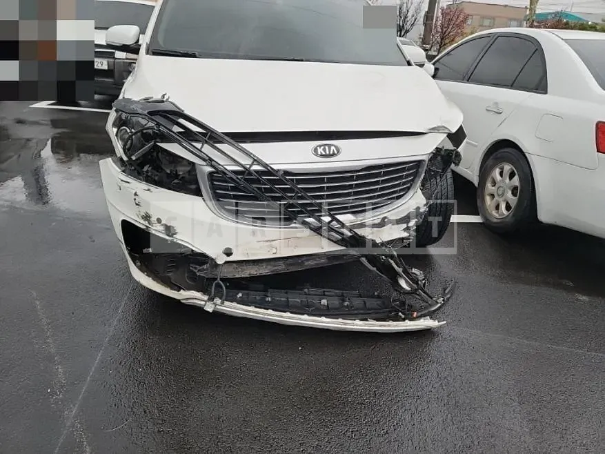 Photo 2 of 11: 2015 Kia Carnivals, VIN KNAMC81ABFS051941 — Korean insurance auction