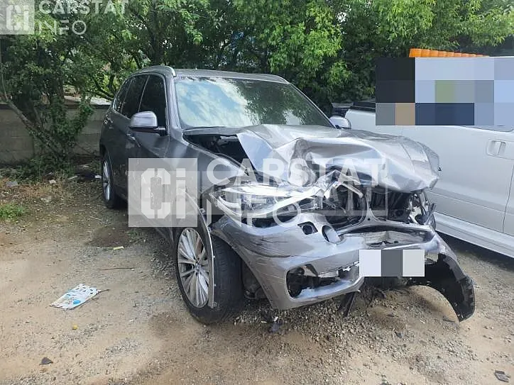 Photo 2 of 8: 2016 BMW X5 xDrive30d, VIN WBAKS4107G0R82643 — Korean insurance auction