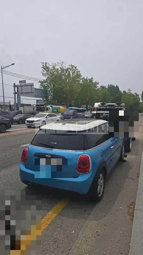 Photo 2 of 13: 2016 MINI Cooper D — Korean insurance auction