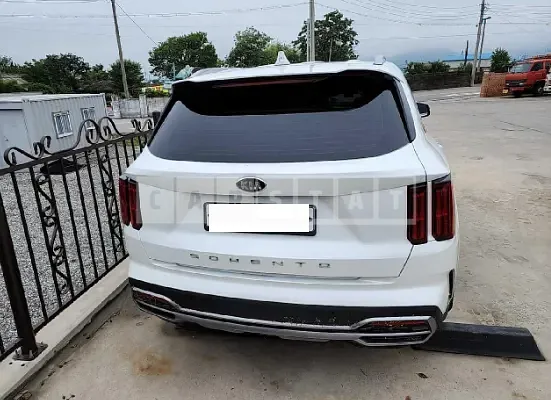 Photo 2 of 14: 2021 Kia Sorento, VIN KNARM81BGMA008288 — Korean insurance auction