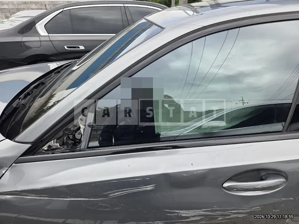 Photo 2 of 25: 2026 BMW 320i — Korean insurance auction