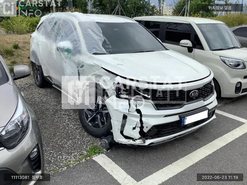 Photo 2 of 20: 2020 Kia Sorento, VIN KNARH81GBMA020392 — Korean insurance auction