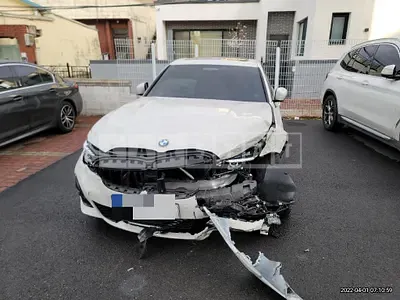 Photo 1 of 35: 2021 BMW 320i, VIN WBA5X5101NFL91335 — Korean insurance auction