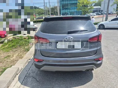 Photo 1 of 7: 2017 Hyundai Santa Fe DM — Korean insurance auction