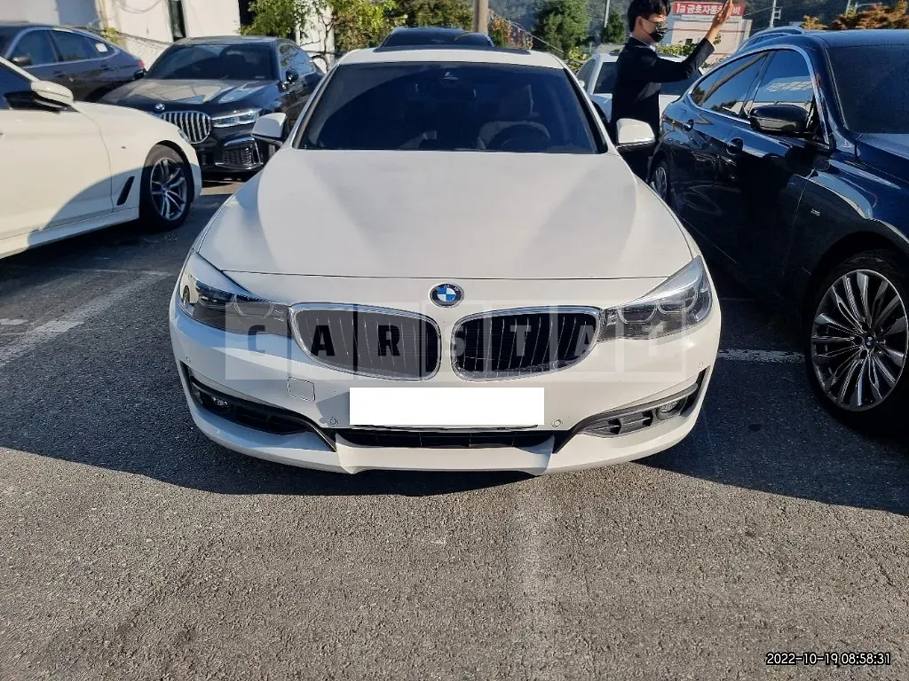Photo 2 of 34: 2018 BMW 320d xDrive Gran Turismo, VIN WBA8T5101JB343697 — Korean insurance auction