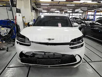 Photo 1 of 17: 2022 Genesis GV60 Electric — Korean insurance auction