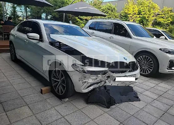 Photo 2 of 36: 2018 BMW 520i, VIN WBAJK7107JBP72228 — Korean insurance auction