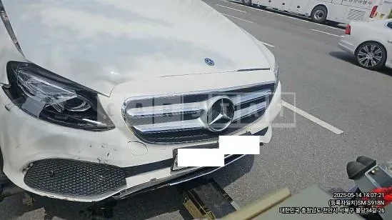 Photo 2 of 13: 2019 Mercedes-Benz E300 4Matic — Korean insurance auction