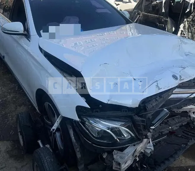 Photo 2 of 10: 2018 Mercedes-Benz E300 — Korean insurance auction