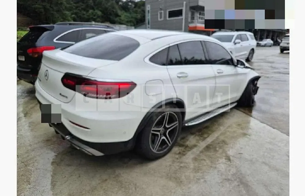 Photo 2 of 19: 2020 Mercedes-Benz GLC300 4Matic Coupe, VIN W1N0J8EB1LF807028 — Korean insurance auction