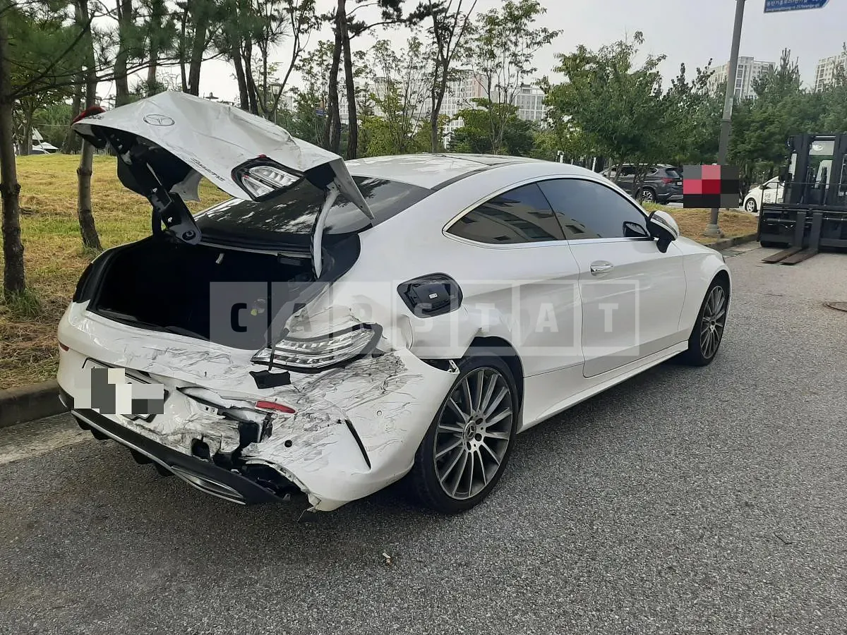 Photo 2 of 8: 2019 Mercedes-Benz C220 d 4Matic — Korean insurance auction